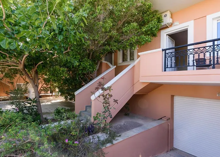 Poseidon Studios & Apartments