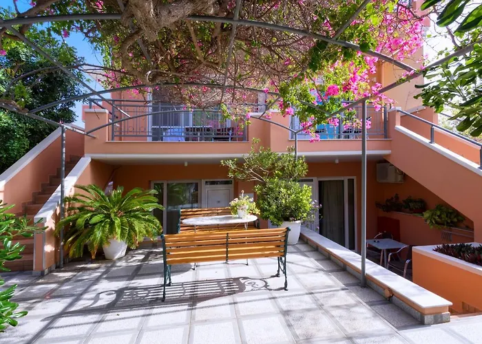 Poseidon Studios & Apartments