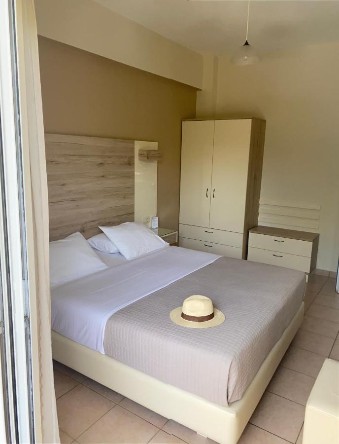 Poseidon Studios & Apartments