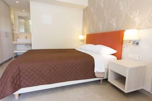 Poseidon Studios & Apartments